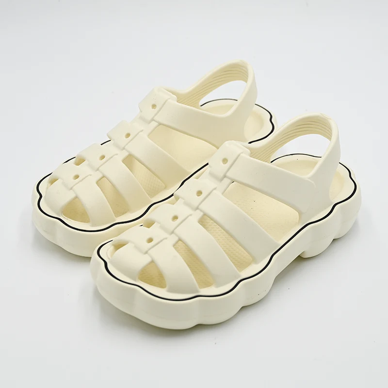 रोमन चप्पलें फुटवियर ट्रेंड क्यों बन रही हैं जिसके बारे में हर कोई बात कर रहा है?